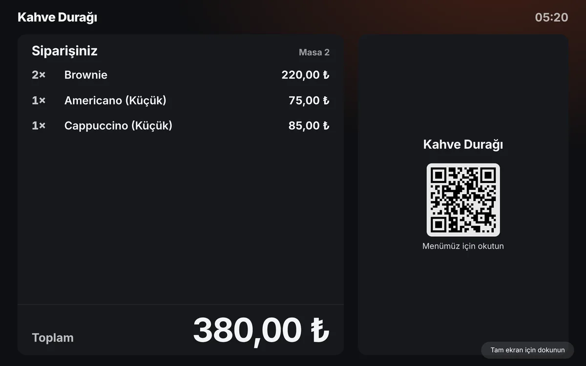 Müşteri ekranı: siparişin satırları ve büyük puntoyla toplam tutar, yanında QR menü kodu